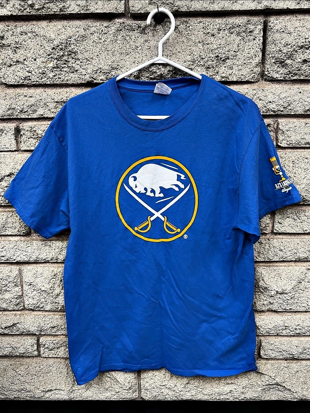Buffalo Sabres Rick Jeanneret RJ’s Last Call 2022 Wegmans T-Shirt Men’s Large